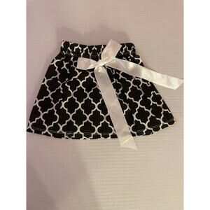 NWT Girls Black & White Quatrefoil  Printed Skirt. Toddler Girls
